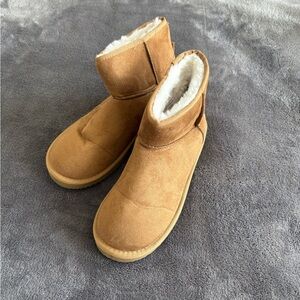 Joe Fresh Cozy Tan Suede Boots with Faux Fur Lining | Size 7